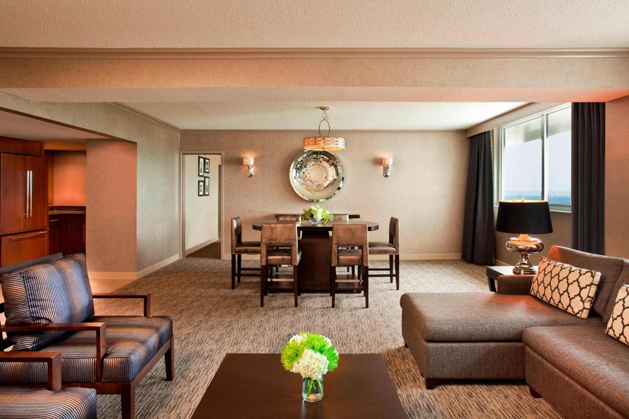 Sheraton Greensboro Exterior foto