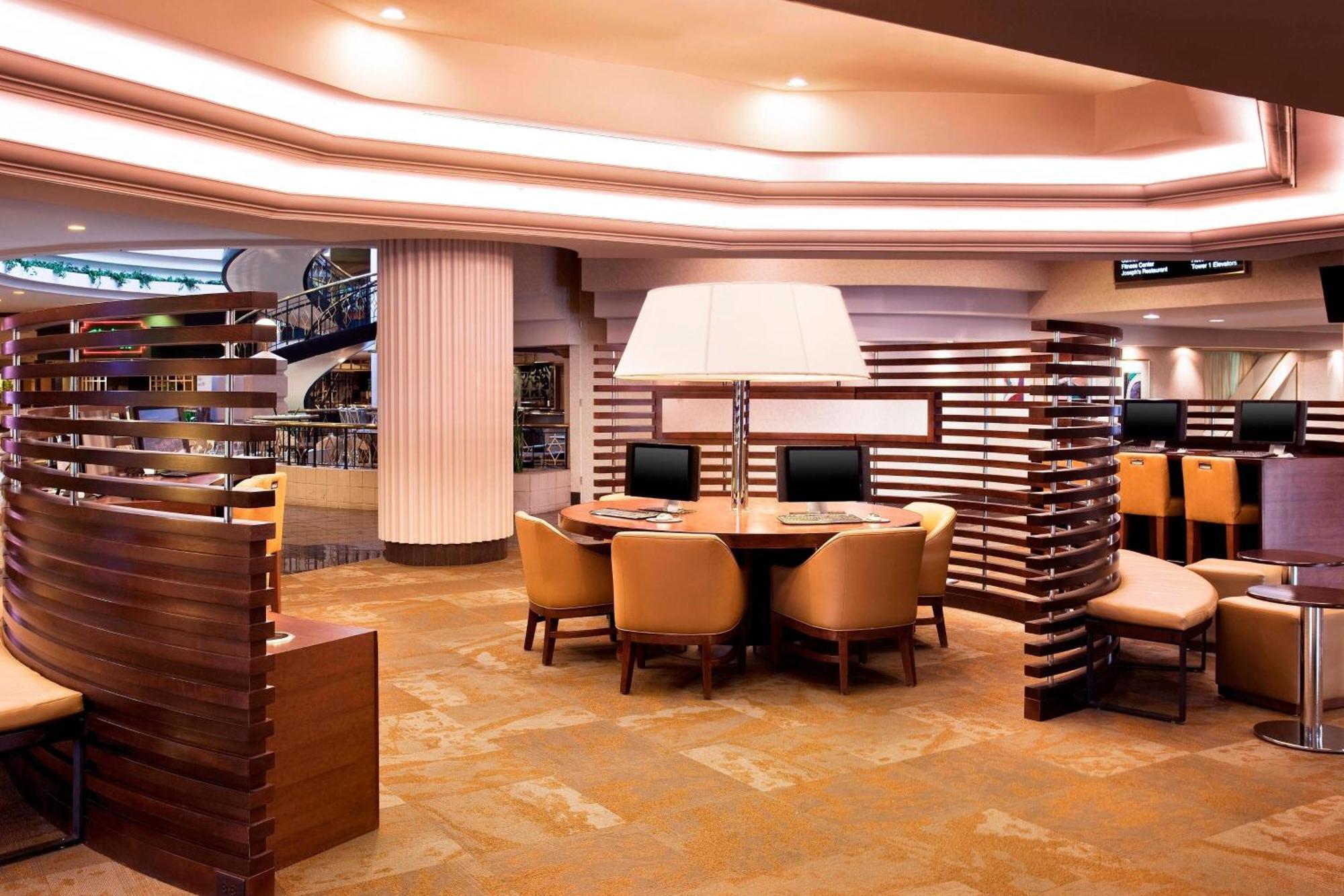 Sheraton Greensboro Exterior foto